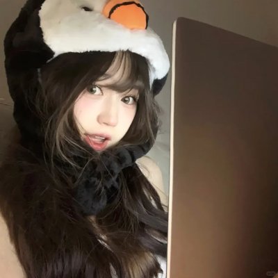 与暴君互换后，她地狱开局